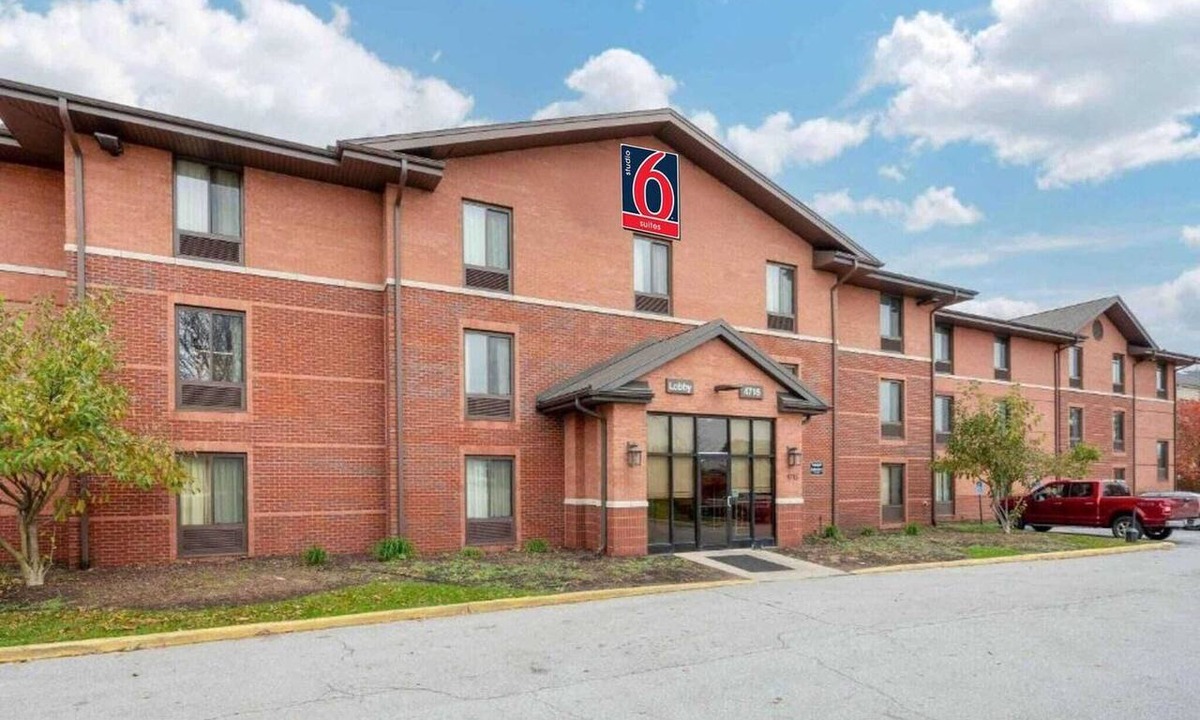 Mishawaka Apartment | 2 Full Beds | Non-Smoking, Kitchen