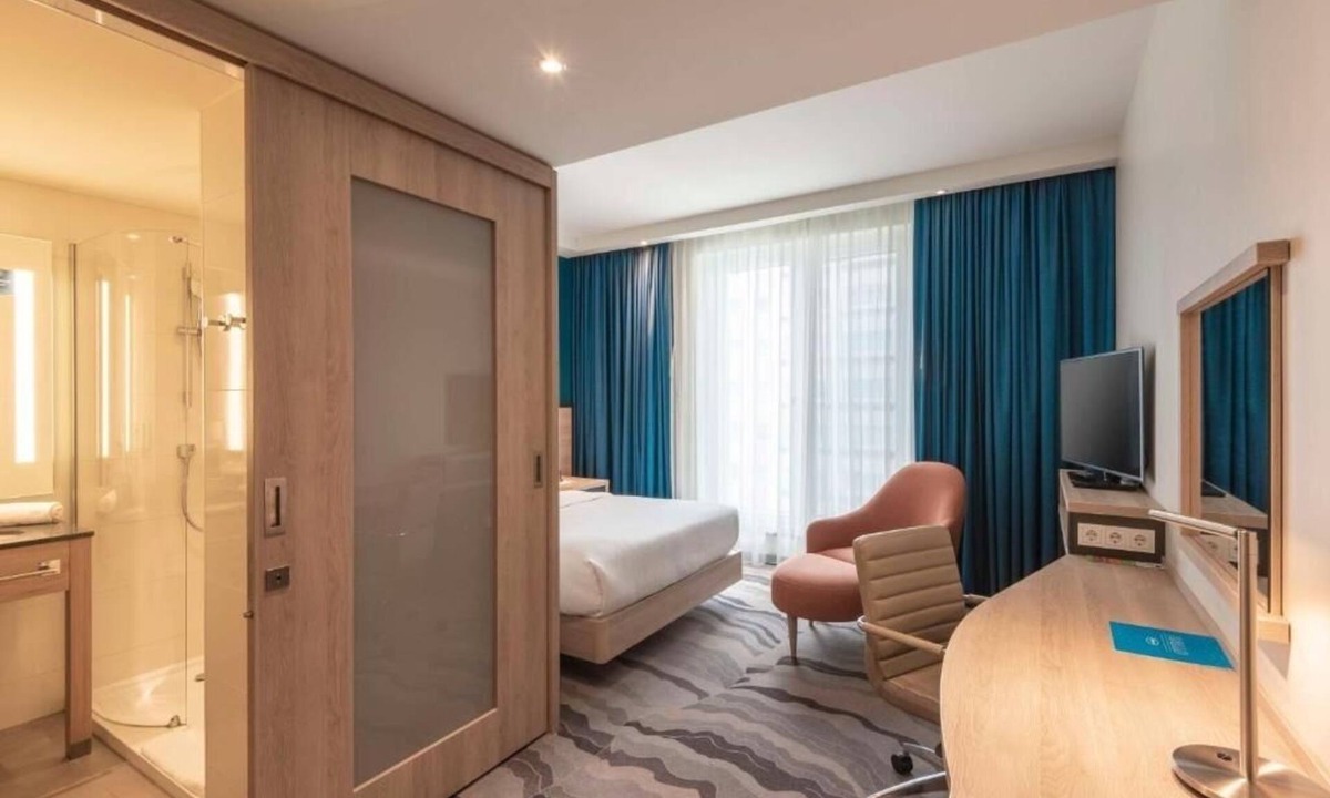 Mitte Hotel | 2 Queen Rooms Near Memorial of the Berlin Wall - 1.4 miles | Free Breakfast
