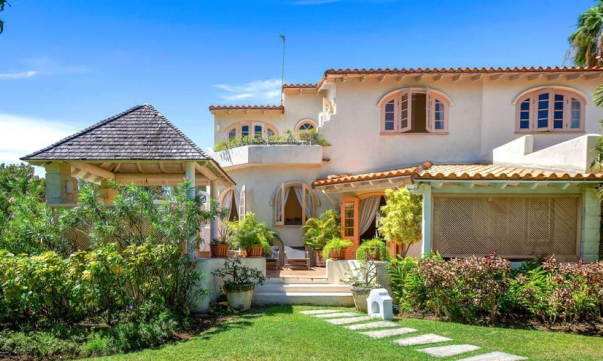 Mount Standfast House | Family-friendly villa, 2 Pools, Tennis Courts, Playground & On-Site Restaurant.