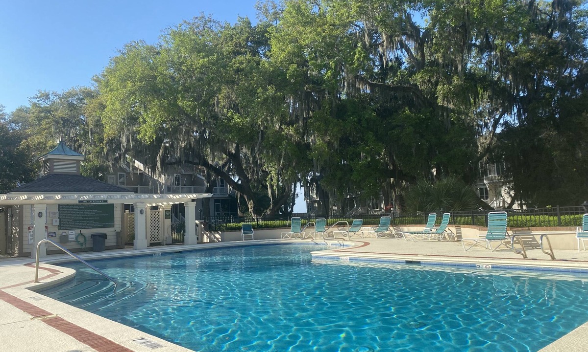 St. Simons Island Condo | Private and quiet condo on North end of SSI. 30 day minimum.
