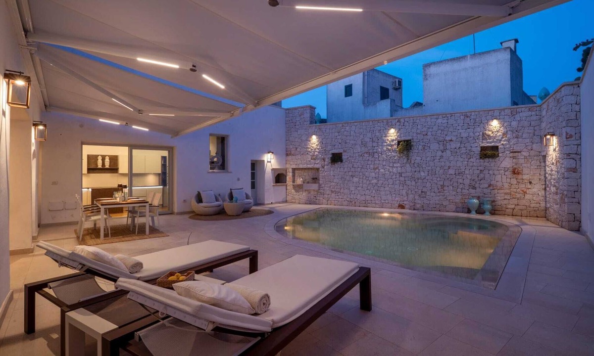 Ortelle Villa | Salento historic home with pool and jacuzzi, 5 minutes from the beaches of Castro