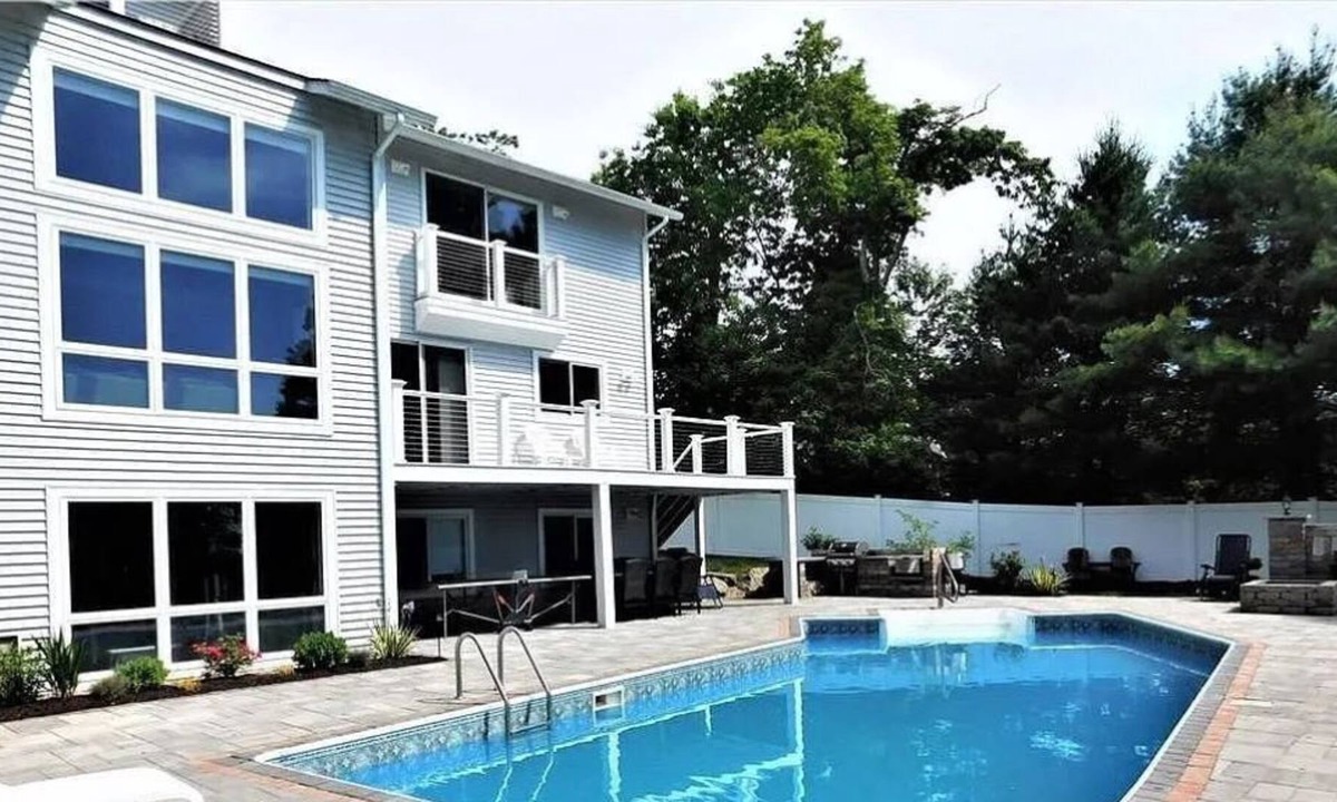 Haversham House | Spacious home with Pool & Hot Tub- Close to beaches