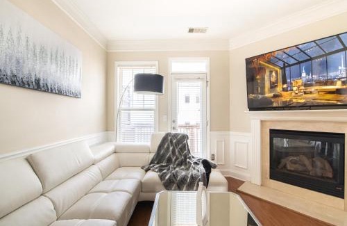 Atlantic Station Area Apartment | Midtown Luxurious Chic Free Parking 6