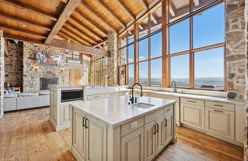 Deer Valley Ski Chalet | Rare Deer Valey Chalet w/ski access, hot tub, room for 18