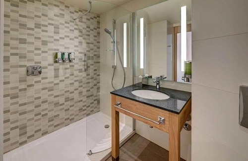 Mitte Hotel | 2 Queen Rooms Near Memorial of the Berlin Wall - 1.4 miles | Free Breakfast
