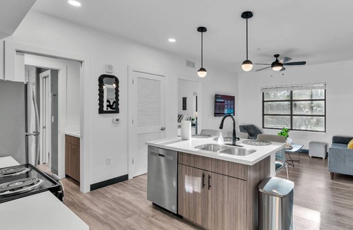 Zephyrhills West Apartment | 2BR Ground Floor Apt Near Pickleball, Tennis & Wellness Center, Exclusive Guest Golf Packages!