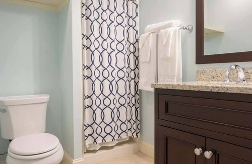Middletown Hotel | #5 | Comfy Room w/Queen-bed