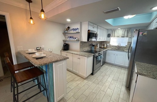 Florida North Atlantic Coast Condo | Beautiful Intracoastal Condo with Pool - walk to the beach! 90 day min