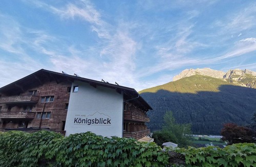 Medraz House | Königsblick Panorama Superior 222 - Hotel Königsblick by keyone
