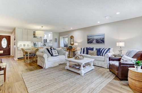 Fernandina Beach Condo | Luxury Fairway Oaks Villa | Golf Course Views | Short Drive or Bike Ride to Beach
