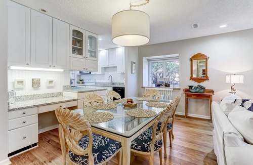 Fernandina Beach Condo | Luxury Fairway Oaks Villa | Golf Course Views | Short Drive or Bike Ride to Beach