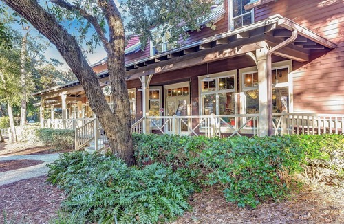 Fernandina Beach Condo | Luxury Fairway Oaks Villa | Golf Course Views | Short Drive or Bike Ride to Beach