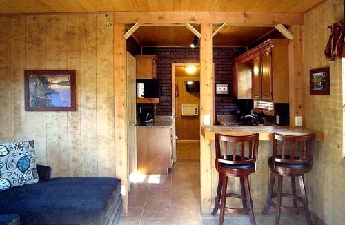Inverness House | Rustic Cabin Perfect for a Romantic Getaway in Inverness, Florida