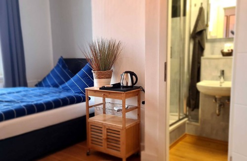Anklam Bed & Breakfast | Single room 1 (18m², 1 pers. + extra bed) - Altes Lazarett guest house