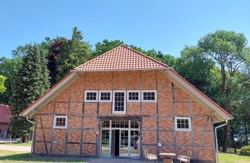 Dedelstorf Apartment | South Terrace Hässelmühle with Swimming Lake, Wi-Fi, Free Parking, Large Grounds