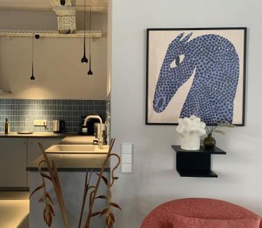Friedrichshain-Kreuzberg Apartment | The Glowgauer - Spacious 9 Bedroom Apartment