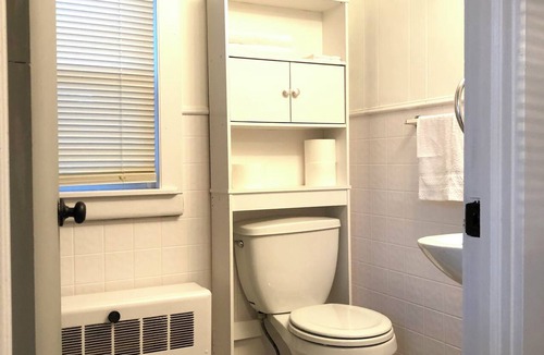 Oakville Cottage | Tiny Home Away From Home - Complete Privacy, Peace