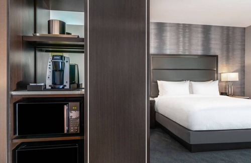 Waltham Hotel | Tranquil Getaway Perfect for Outdoor Enthusiasts Near Boston Attractions
