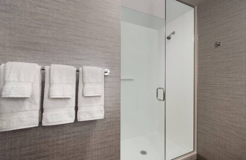 Waltham Hotel | Tranquil Getaway Perfect for Outdoor Enthusiasts Near Boston Attractions