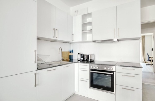 Tiergarten Apartment | Upscale Schöneberg 2BR, steps to Park am Gleisdreieck, by Blueground