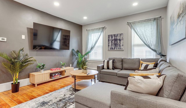 1 Mi to Dtwn: Pet-Friendly Providence Apt w/Yard