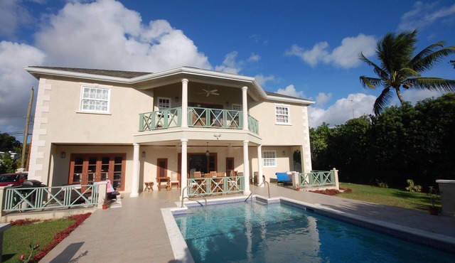 4 Bed Colonial Style Villa with pool in private setting, short walk to 2 beaches
