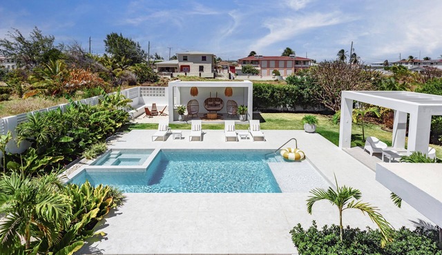 🌴 5 Bed Villa, Ocean View , Pool with Jacuzzi, Near Crane beach🌴