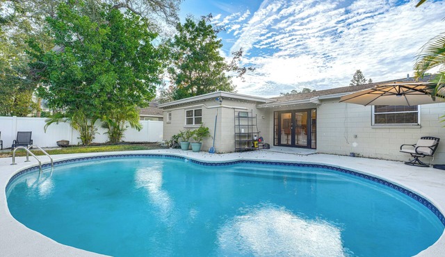 5 Mi to Downtown St Pete: Private Oasis w/Yard