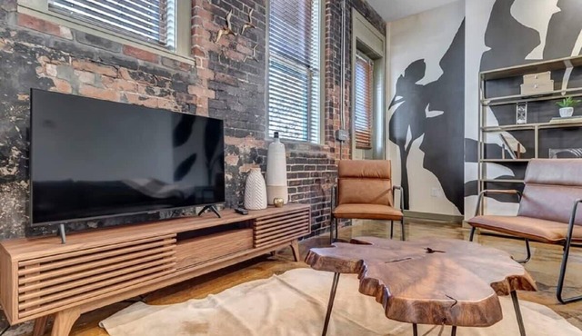Adorable MCM Townhouse 5 Min from TIAA Bnk Fld!