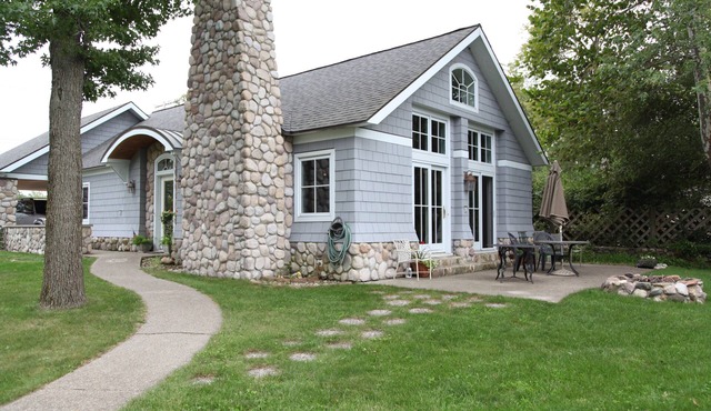 Ball guest cottage on Lake Maxinkukee