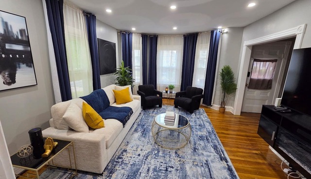Beautiful 2-bedroom apartment with AC in quaint Attleboro