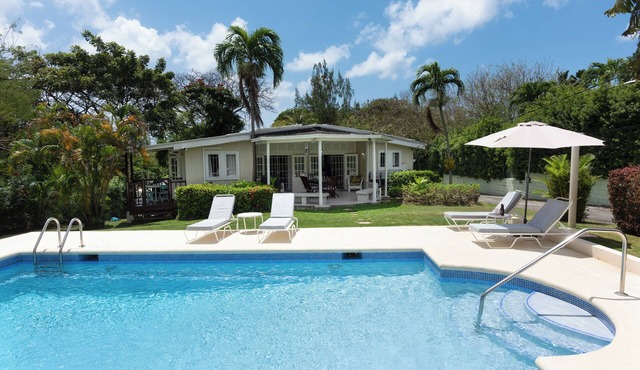 Beautiful family villa in a secluded location just 4min walk from Mullins beach
