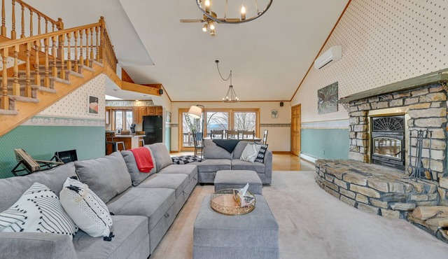 Bennington Home w/Deck ~ 5 Mi to Bald Mountain!