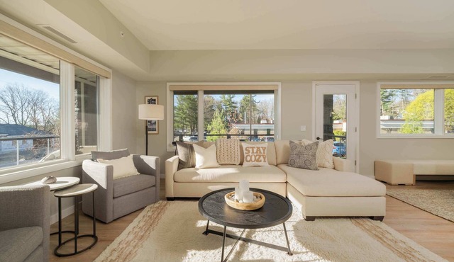Boardman Ridge 2-C with Balcony Close to Town