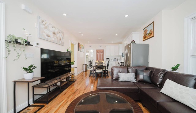 Bright 3BR Milton 1st-floor Apt Pet-Friendly near I-93 & Blue Hills 14-1