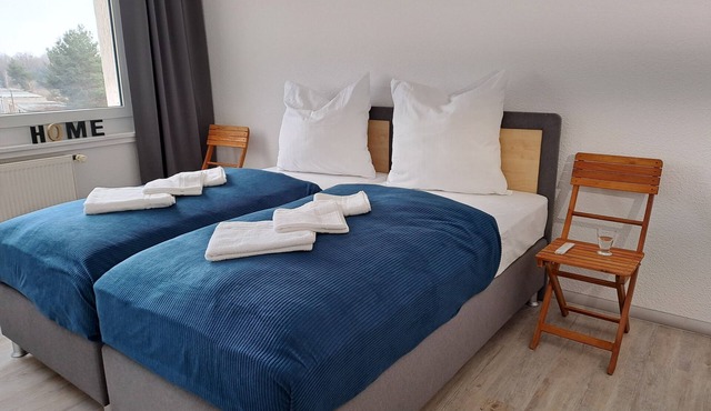 BurgK59, 3BR, 4Beds, Tv, Wifi, Kitchen and Bath. 5 min to train station
