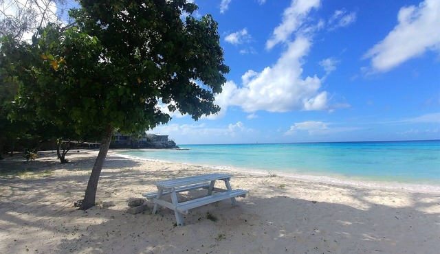 Charming Cottage in Rockley, Barbados only 5 mins Walk to Gorgeous Accra Beach!