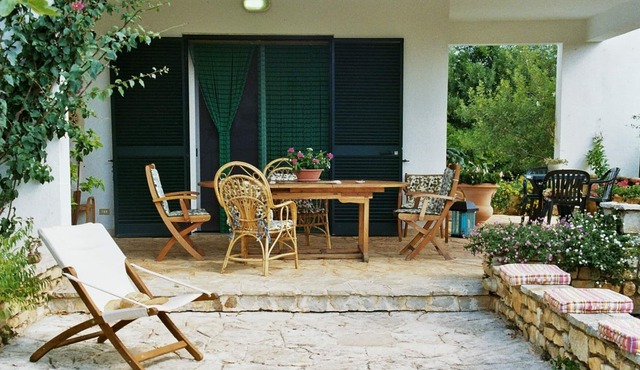 Charming Garden Villa with flair in the midst v. Olive groves just a few kilometers from the sea