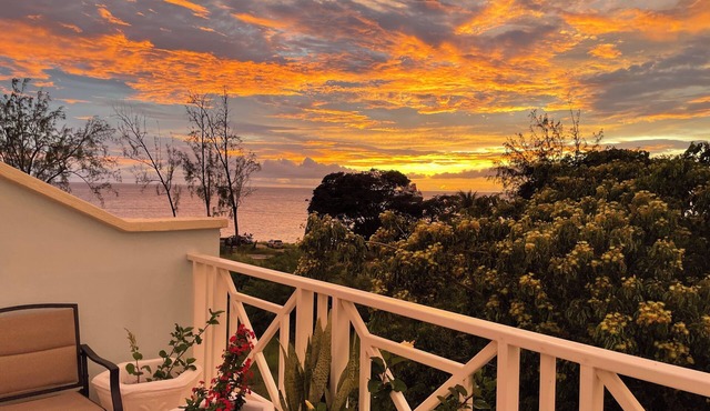 Coastal Serenity - Rooftop Terrace, 1 minute to ocean