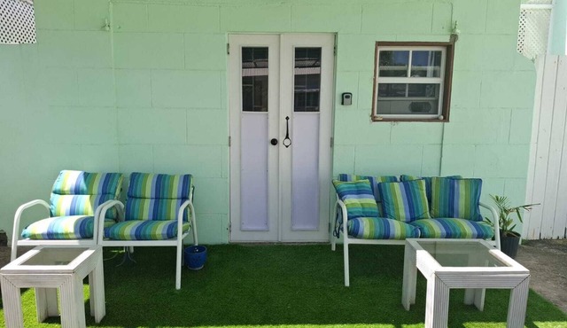 Cosy 1 Bedroom Apt in Worthing Ch Ch - A/C and private pool - Amazing area!