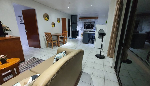 Cosy 2-bedroom Unit with Pool WIFI