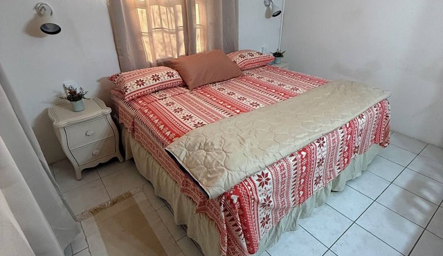 Cozy 2-bedroom apartment on Barbados South Coast, near the beach and attractions