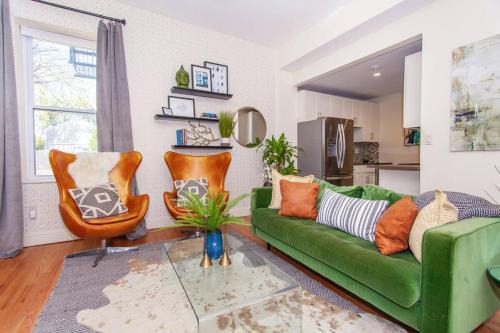 Cozy Duplex Near T