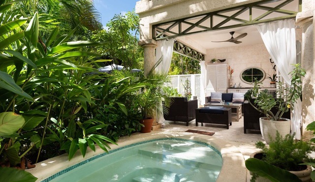 Elegant 2 bedroom apt, private pool, beach access - Moonshadow