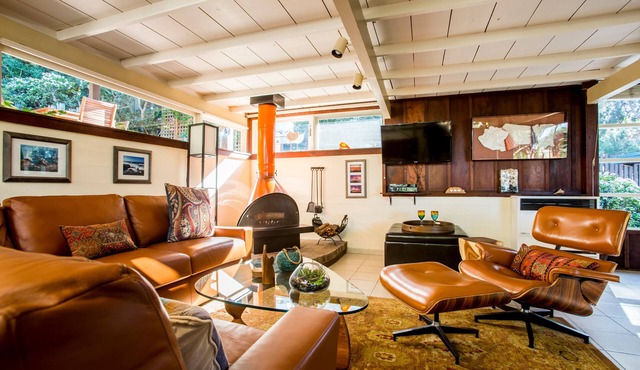Escape to La Jolla! Secluded MidCentury WindanSea Beach Bungalow, Bikes, Hot tub