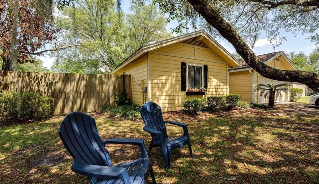 Family & Dog-Friendly 3BR Home w/Fenced Yard & Firepit