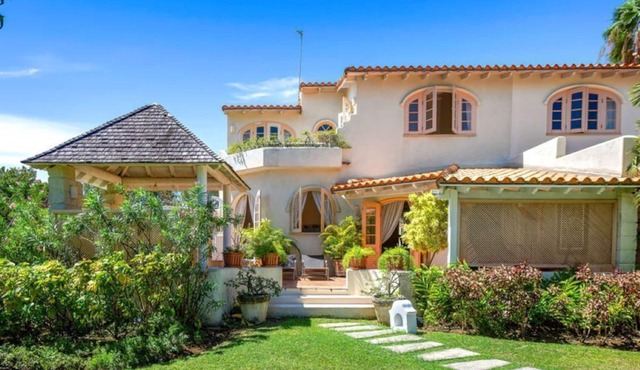 Family-friendly villa, 2 Pools, Tennis Courts, Playground & On-Site Restaurant.