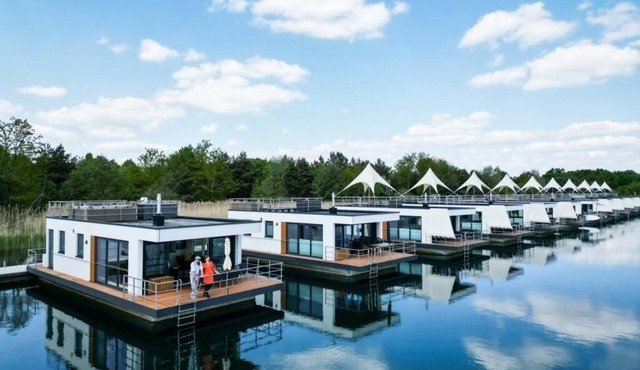 Floatinghouse Queen: Terrace with lake view in the Spreewald