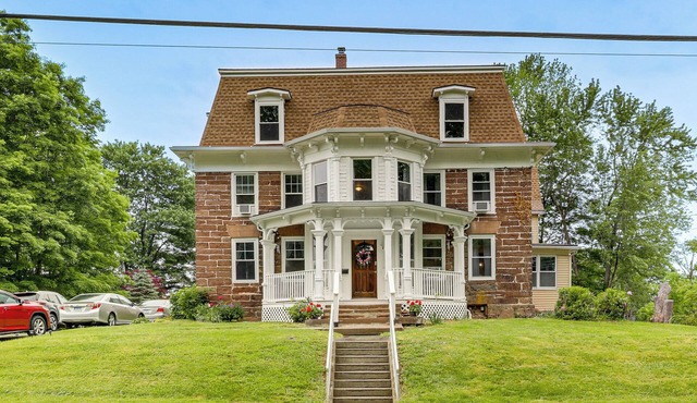 Historic Home 3 miles to Middletown Main Street