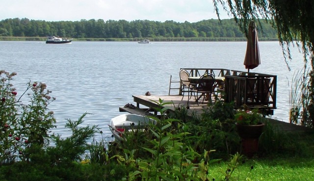 Holiday house directly on the water in Heidesee OT Dolgenbrodt